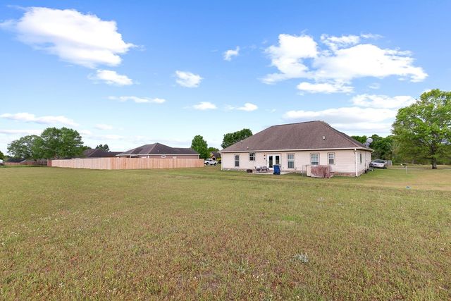 102 Weeping Willow Trail, Headland, AL 36345