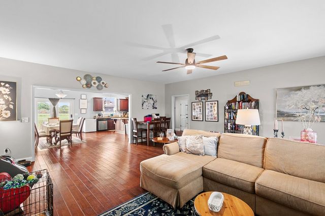 102 Weeping Willow Trail, Headland, AL 36345