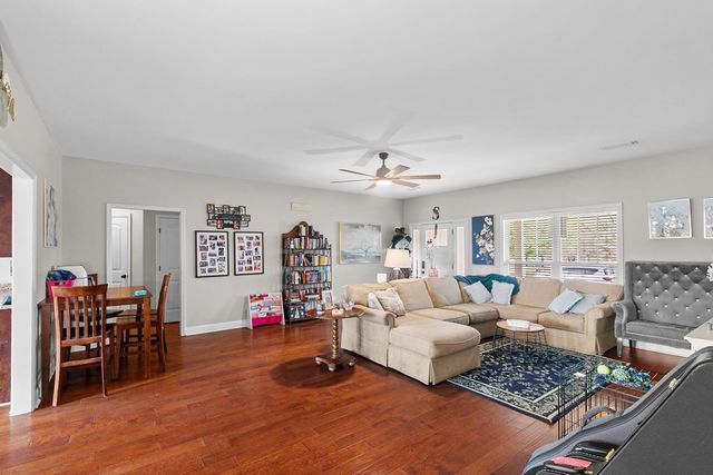 102 Weeping Willow Trail, Headland, AL 36345