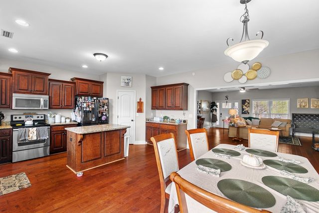 102 Weeping Willow Trail, Headland, AL 36345