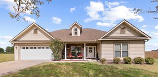 102 Weeping Willow Trail, Headland, AL 36345