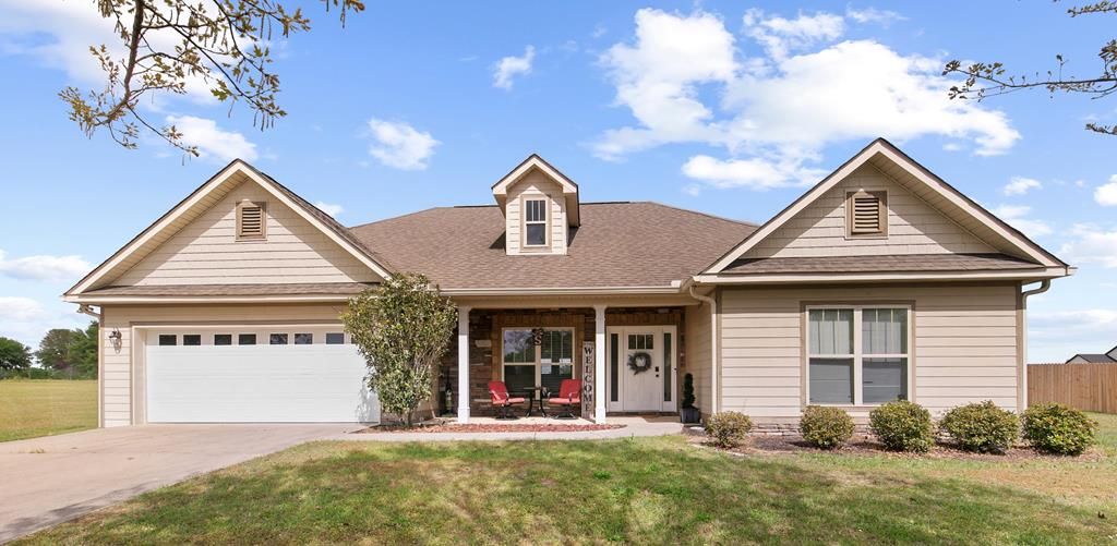 102 Weeping Willow Trail, Headland, AL 36345