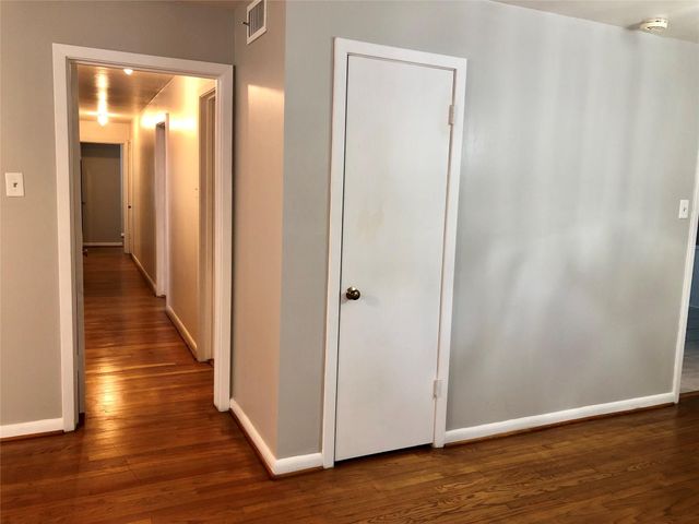 9817 Cedardale Drive, Houston, TX 77055