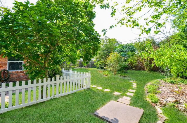 9817 Cedardale Drive, Houston, TX 77055