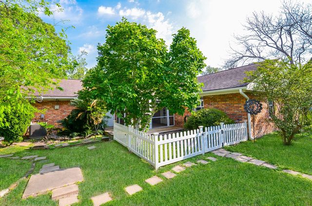 9817 Cedardale Drive, Houston, TX 77055