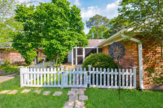 9817 Cedardale Drive, Houston, TX 77055