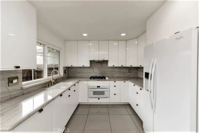 53 Oxford 14, Irvine, CA 92612