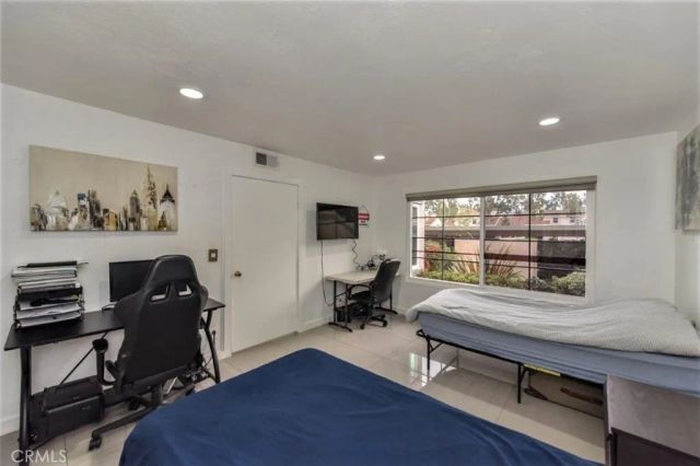 53 Oxford 14, Irvine, CA 92612