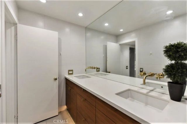 53 Oxford 14, Irvine, CA 92612