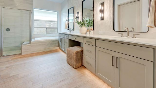 1675 N Blackwood Avenue, Clovis, CA 93619