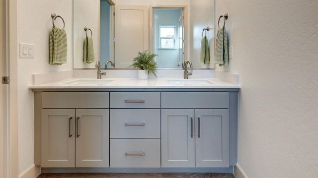 1675 N Blackwood Avenue, Clovis, CA 93619