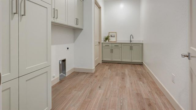 1675 N Blackwood Avenue, Clovis, CA 93619