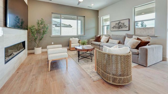 1675 N Blackwood Avenue, Clovis, CA 93619