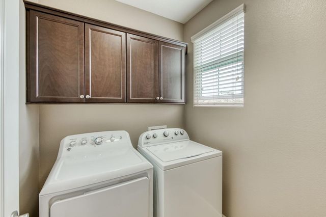 3037 Roche Lane, Clovis, CA 93619