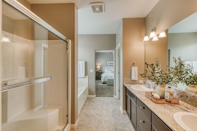 3037 Roche Lane, Clovis, CA 93619