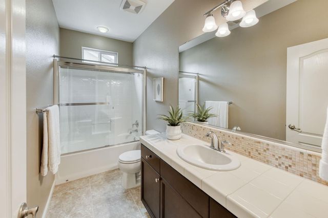 3037 Roche Lane, Clovis, CA 93619