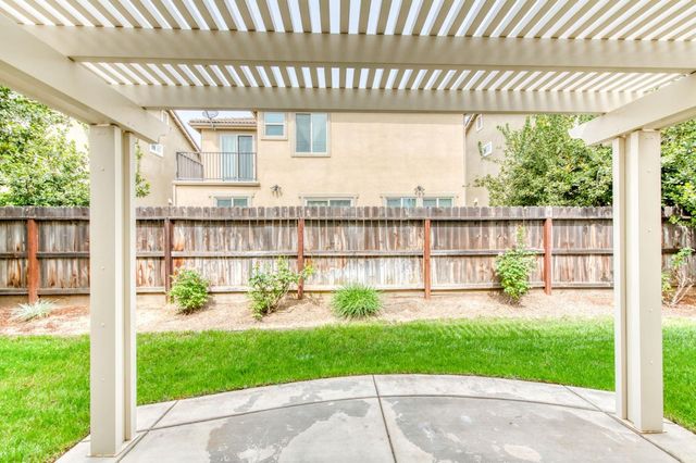 3037 Roche Lane, Clovis, CA 93619