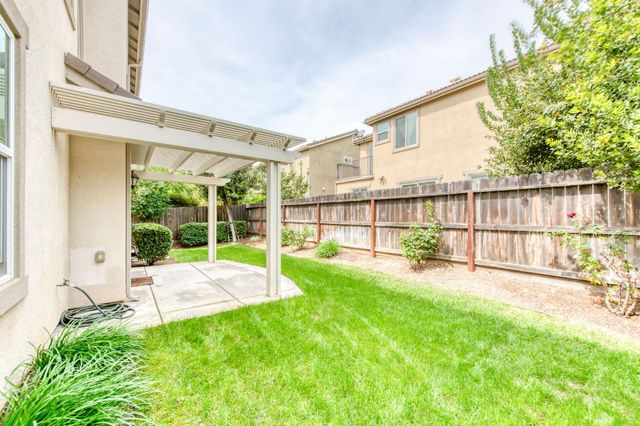 3037 Roche Lane, Clovis, CA 93619