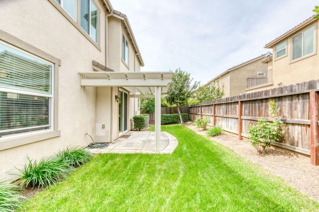 3037 Roche Lane, Clovis, CA 93619