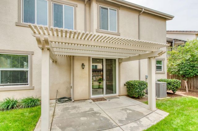 3037 Roche Lane, Clovis, CA 93619