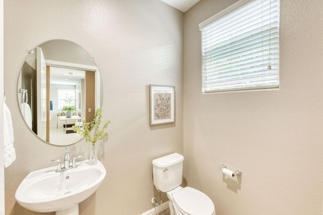 3037 Roche Lane, Clovis, CA 93619