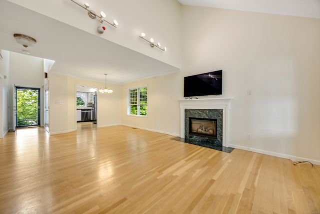 5 Peach Orchard Hill, Plainville, CT 06062