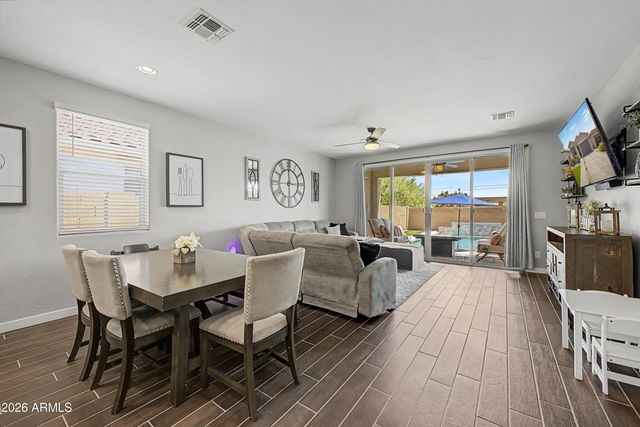 725 E LIBERTY Lane, Gilbert, AZ 85296