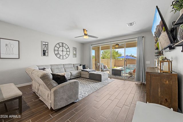 725 E LIBERTY Lane, Gilbert, AZ 85296