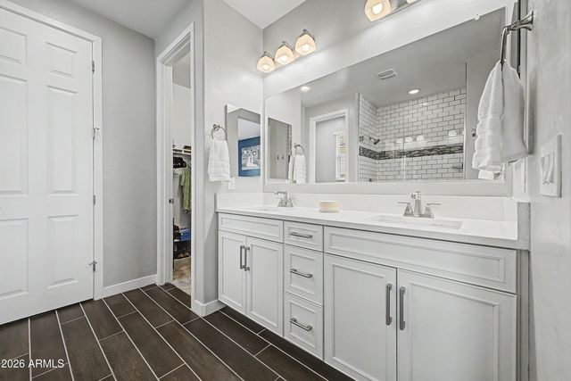 725 E LIBERTY Lane, Gilbert, AZ 85296