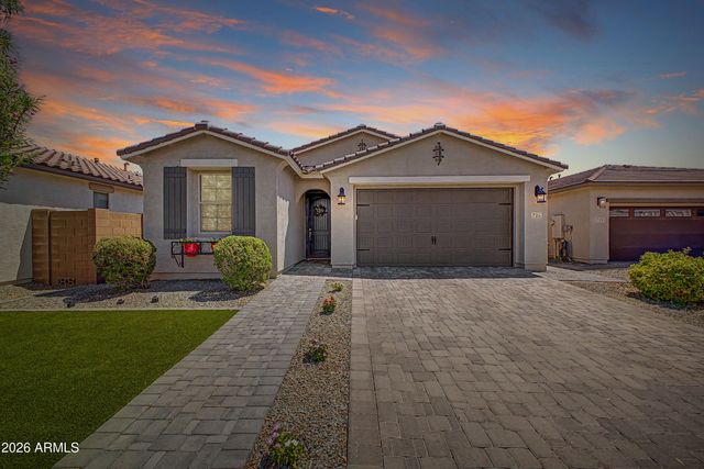 725 E LIBERTY Lane, Gilbert, AZ 85296