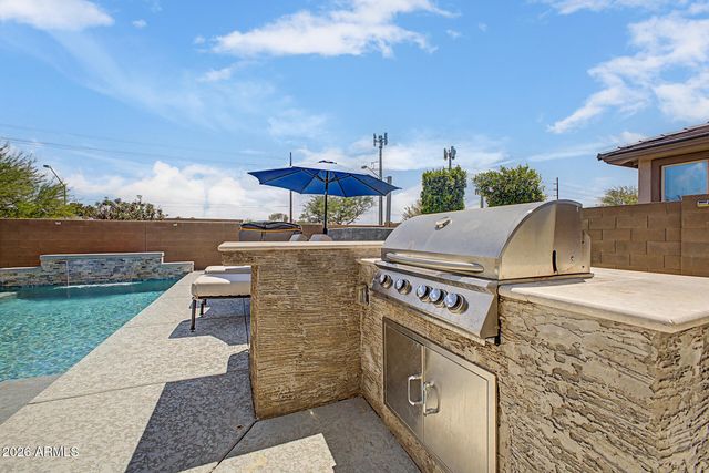 725 E LIBERTY Lane, Gilbert, AZ 85296