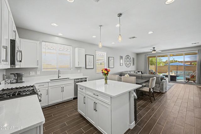 725 E LIBERTY Lane, Gilbert, AZ 85296