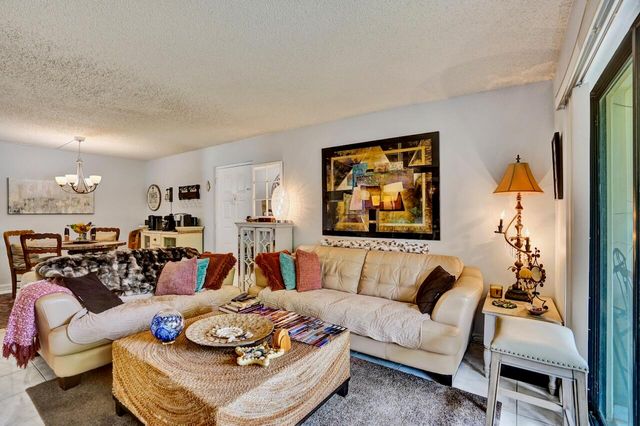 608 Sea Pine Way E2, Greenacres, FL 33415
