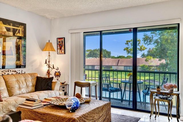608 Sea Pine Way E2, Greenacres, FL 33415