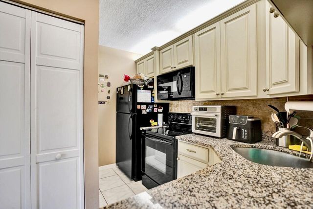608 Sea Pine Way E2, Greenacres, FL 33415