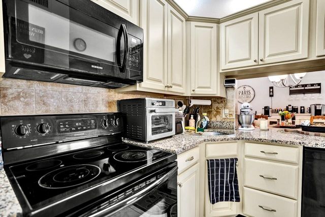 608 Sea Pine Way E2, Greenacres, FL 33415