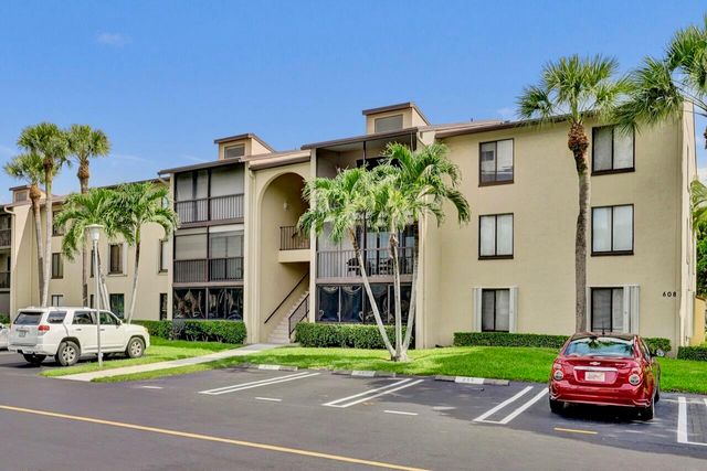 608 Sea Pine Way E2, Greenacres, FL 33415
