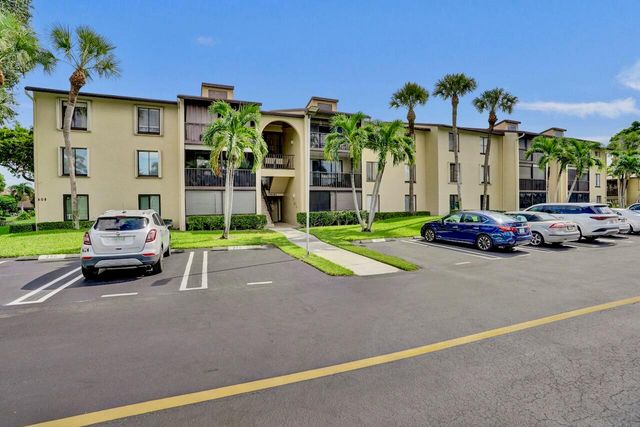 608 Sea Pine Way E2, Greenacres, FL 33415