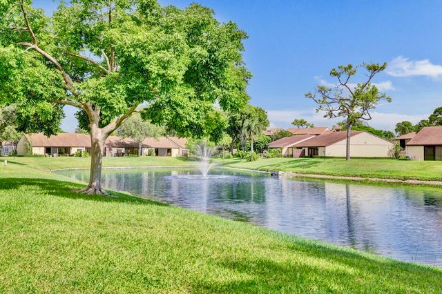 608 Sea Pine Way E2, Greenacres, FL 33415