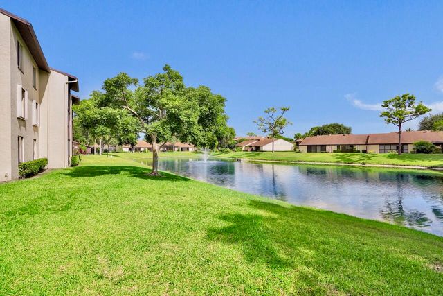608 Sea Pine Way E2, Greenacres, FL 33415