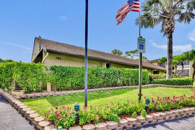 608 Sea Pine Way E2, Greenacres, FL 33415