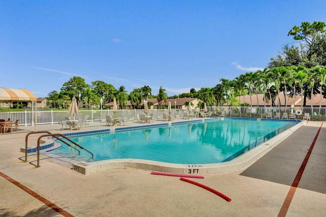 608 Sea Pine Way E2, Greenacres, FL 33415