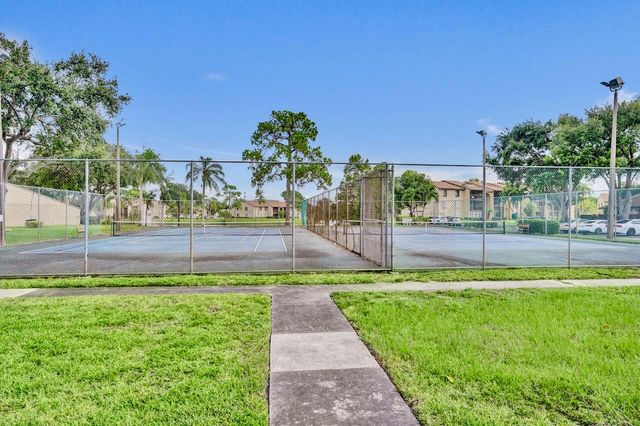 608 Sea Pine Way E2, Greenacres, FL 33415