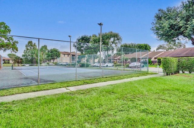 608 Sea Pine Way E2, Greenacres, FL 33415