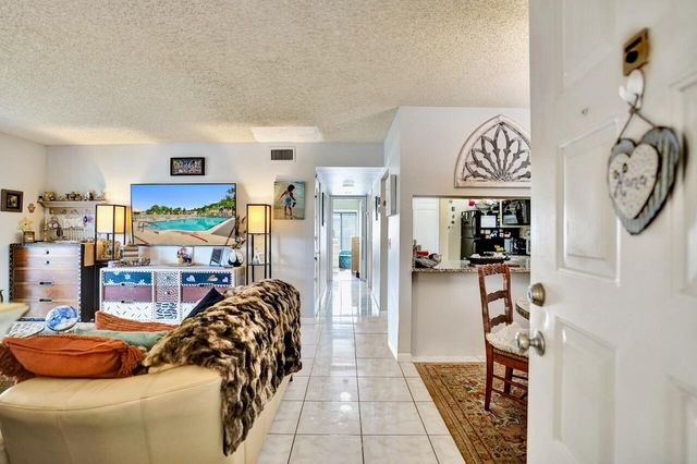 608 Sea Pine Way E2, Greenacres, FL 33415