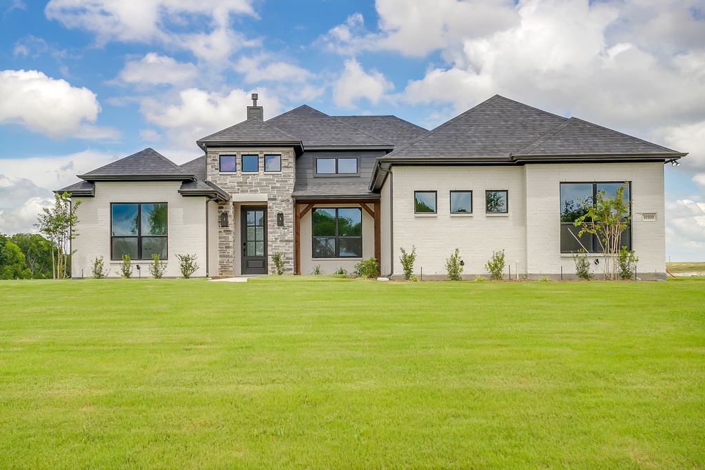 1011 Bartlett Peak Drive, Waxahachie, TX 75167