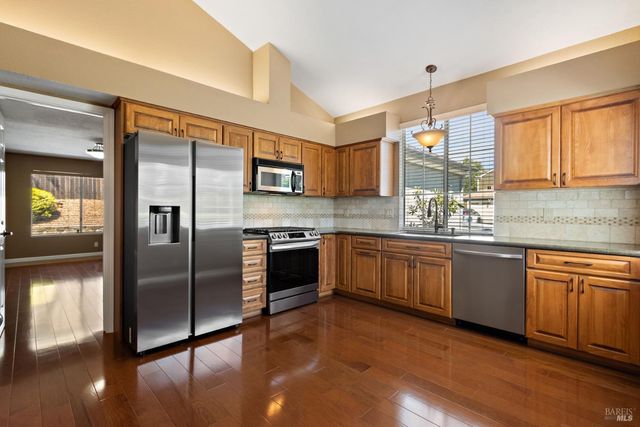 618 Rose Dr, Benicia, CA 94510