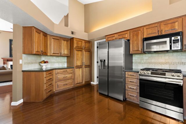 618 Rose Dr, Benicia, CA 94510