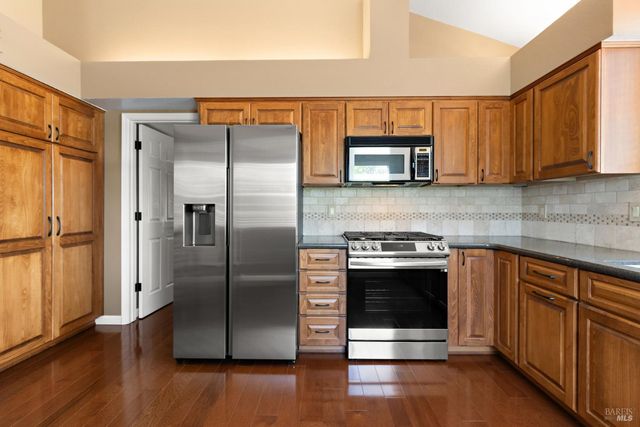 618 Rose Dr, Benicia, CA 94510