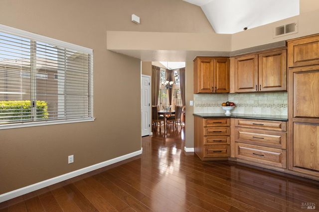 618 Rose Dr, Benicia, CA 94510